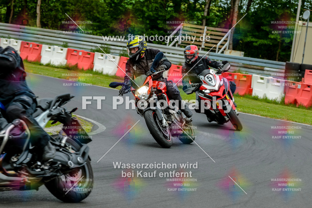 MotoTeamVBK-20257 | Hier findet Ihr Bilder von Touristenfahrten auf der Nürburgring Nordschleife oder von anderen Veranstaltungen die ich besucht habe. Viel Spass beim Durch Schauen 