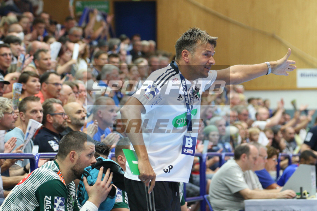 Bergischer HC - TSV Hannover-Burgdorf | SCM Trainer Christian Prokop -  © Sportfoto-Sale (MK) - Realisiert mit Pictrs.com