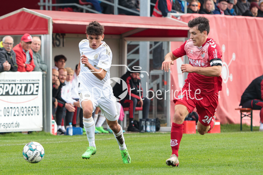 TSV Aubstadt - FC Bayern Amateure | Younes AITAMER (FCB #17) im Duell mit Ben MUELLER (TSV #24)