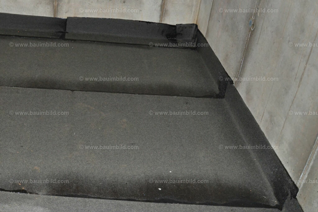 bib-lg05-abdichtungen-0051 | Nach LV-Leistungsgruppen sortierte Detailfotos über den Bau eines Hauses. Alle Hausbau-Bilder direkt vom Urheber und Autor der Website Haus-Selber-Bauen.com