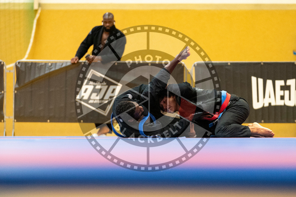 20231118PBB13014 | Fighters compete during the AJP Tour 600 Frankfurt Championship in Frankfurt/Main, Germany, on November 18, 2023.