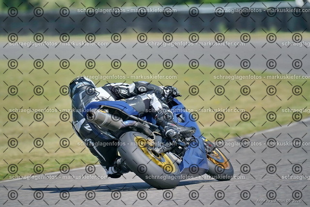 26BT02-0251 | markuskiefer.com - Realisiert mit Pictrs.com