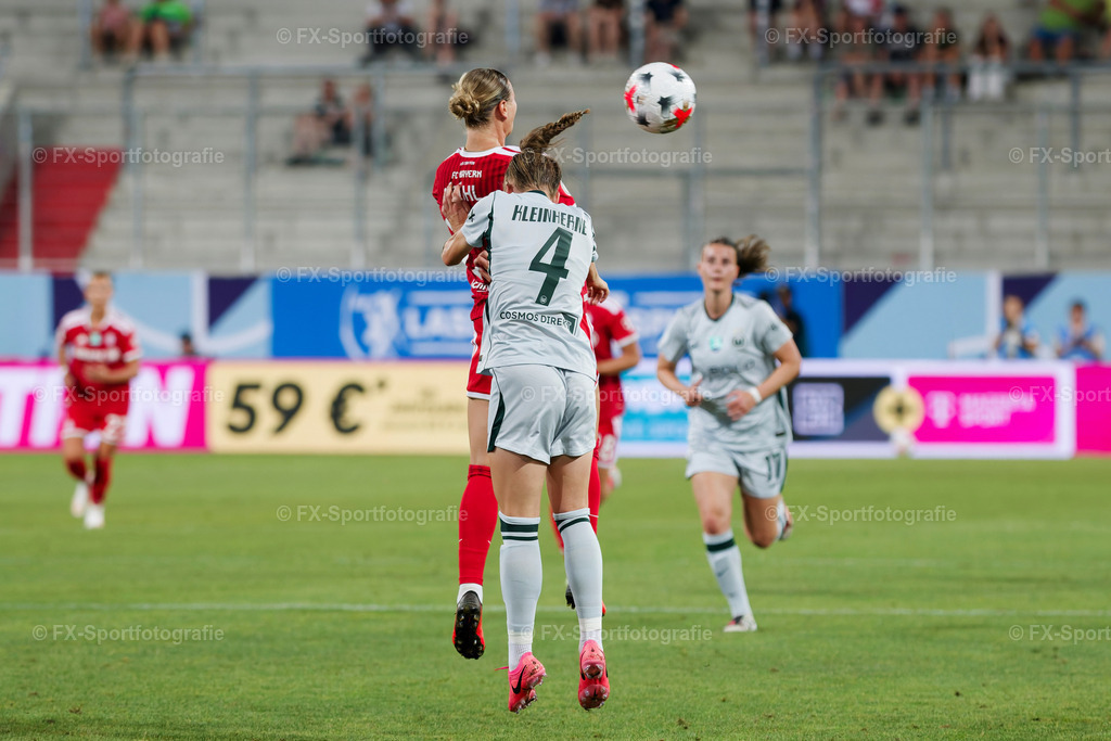 Supercup-Frauen-Bayern-Muenchen-vs-VfL-Wolfsburg 081 | Sportfotos und Eventgalerien von FX-Sportfotografie. Bilder von Fußball, Vereinsveranstaltungen und Events direkt ansehen und als Download bestellen. - Realisiert mit Pictrs.com