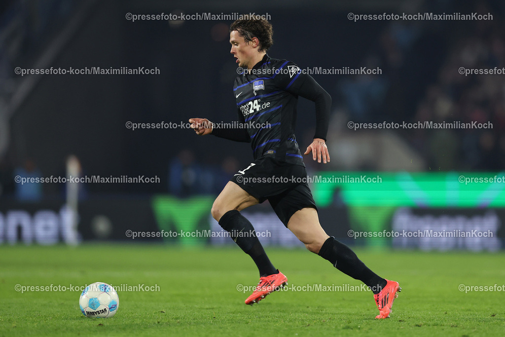 1FC04122403240 | 04.12.2024, Fußball, 1. FC Köln - Hertha BSC, Achtelfinale DFB-Pokal, RheinEnergieSTADION, Saison 2024 2025: Fabian Reese (Hertha #11)DFB regulations prohibit any use of photographs as image sequences and or quasi-video.