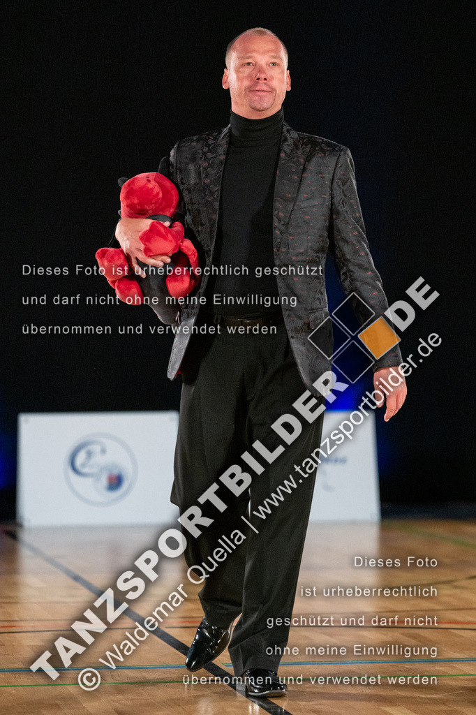 20250504-01431 | Hier finden Sie Tanz Bilder vom Latein und Standard Formationen tanzen. Sportbilder vom Tanzsport. Schöne Fotos und von Weltmeisterschaft, Europameisterschaft, Bundesliga, Regionalliga, Oberliga und Landesliga sowie von GOC Stuttgart, DanceComp, WM Bremen