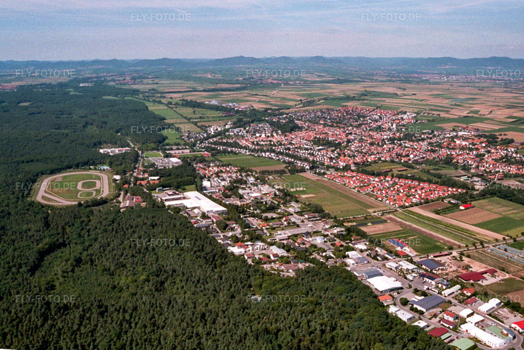 Luftbild: Herxheim von Südwesten in Herxheim bei Landau im Bundesland Rheinland-Pfalz in Deutschland. Foto: ROL01012.jpg vom 28.08.2005 durch Werner Riehm/FLY-FOTO.de