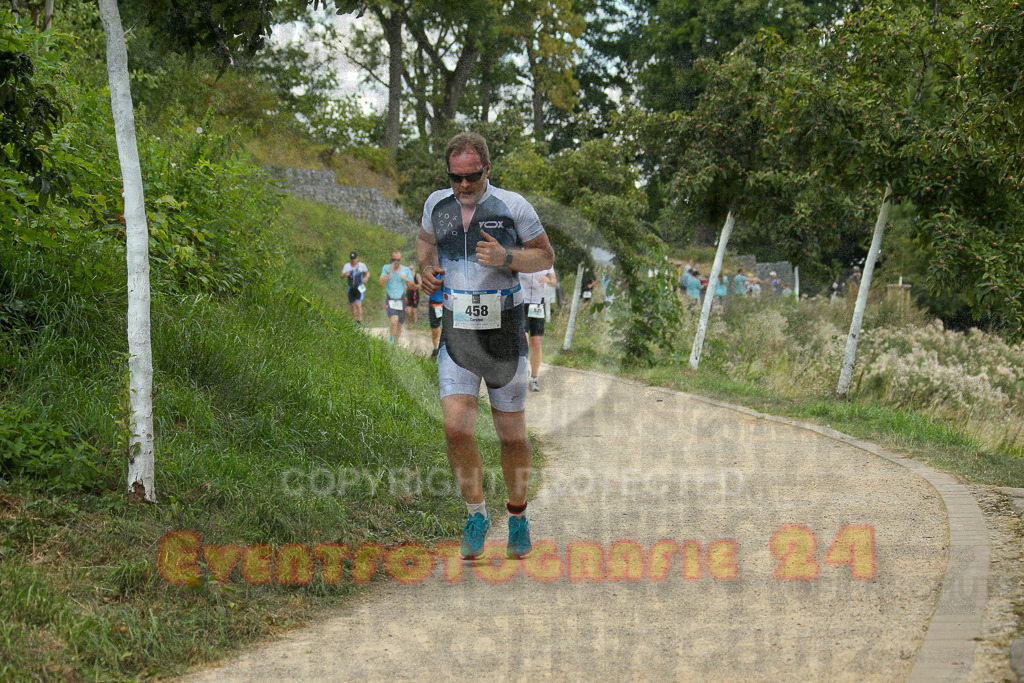250824_1350_EX1_3913 | Sportfotografie im Rhein-Sieg Kreis, Köln, Bonn, NRW, Rheinland Pfalz, Hessen, etc. Unser Tätigkeitsfeld umfasst den Laufsport vom Volkslauf über den Marathon, Duathlon, Triathon bis zum Ultralauf wie Kölnpfad Ultra oder Schindertrail.