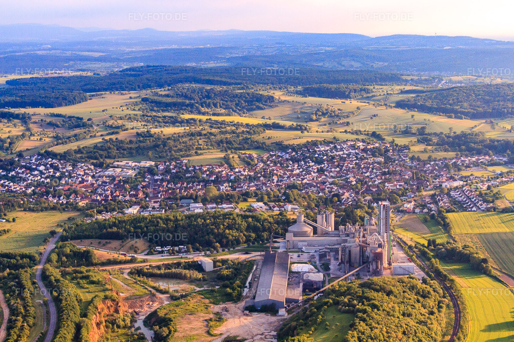 Luftbild: Zementwerk OPTERRA Wössingen GmbH aus Nordosten im Ortsteil Wössingen in Walzbachtal im Bundesland Baden-Württemberg in Deutschland.Foto: IMG_57842.jpg vom 14.06.2013 durch Werner Riehm/FLY-FOTO.deAuflösung des Originals: 4752 x 3168 pxWWW.OPTERRA-CRH.COM