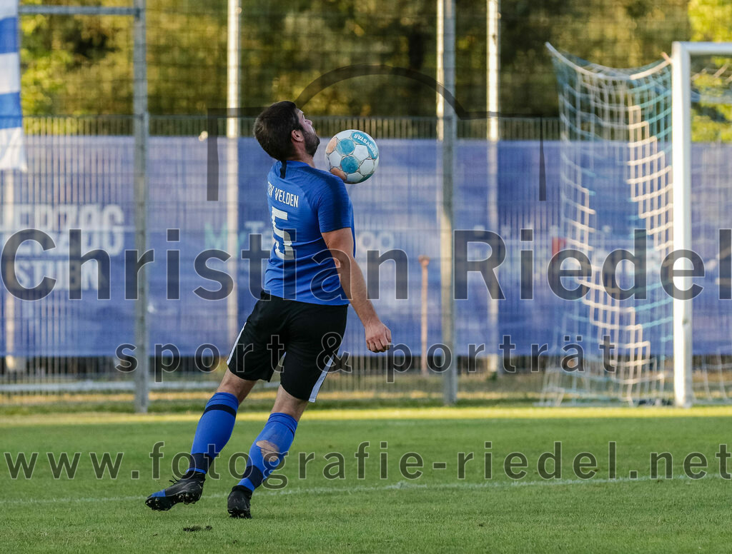 2023-07-14_083_FC_Langengeisling_gegen_FC_Velden-Eberspoint | Erding, Deutschland, 14.07.2023:
Fußball, Bezirksliga Oberbayern Ost 2023 / 2024, Testspiel, FC Langengeisling gegen FC Velden-Eberspoint, Endergebnis: 5:0

Robert Walter (FC Velden-Eberspoint, #5)

Foto: Christian Riedel / fotografie-riedel.net