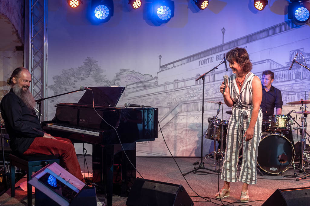 Karaoke mit Liveband | Karaoke mit Forster Family im Forte Belvedere Leisnig zum Festival Hallo Leisnig 2022. - Realisiert mit Pictrs.com