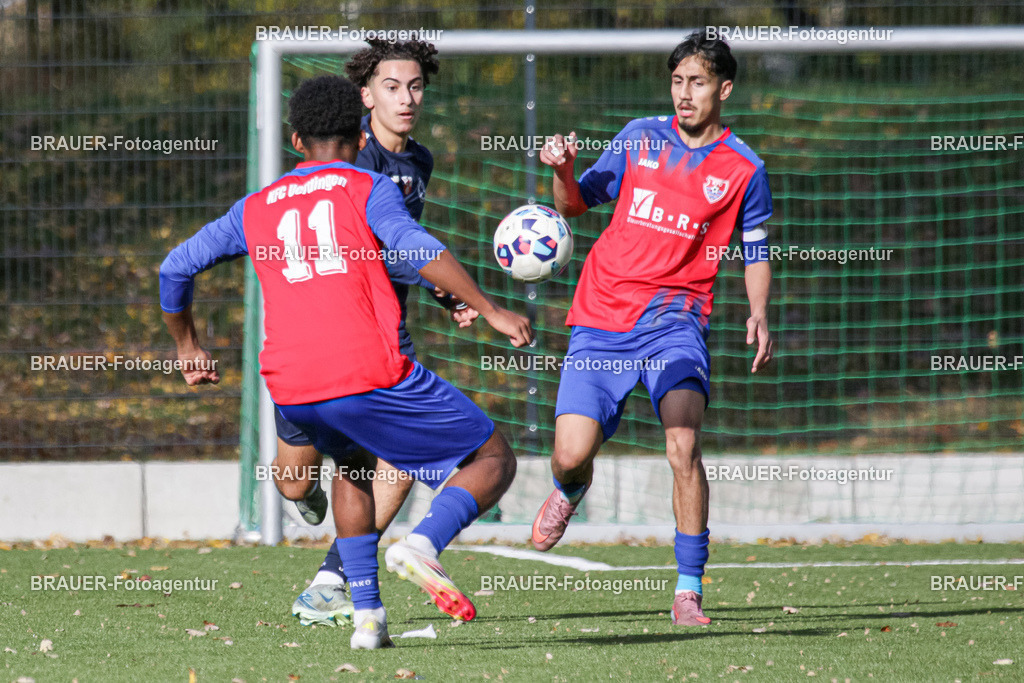 02.11.2025: A-Jugend-Niederrheinliga KFC Uerdingen - RSV Ratingen | Krefeld, Deutschland, 02.11.2025: Mustafa Doganci (KFC Uerdingen) im Kampf um den Ball während des A-Jugend Niederrheinliga Spiels zwischen KFC Uerdingen  - RSV Ratingen am 02.11. 2025 am Löschenhofweg in Krefeld, Deutschland. (Foto Ralph Görtz / Brauer-Fotoagentur)