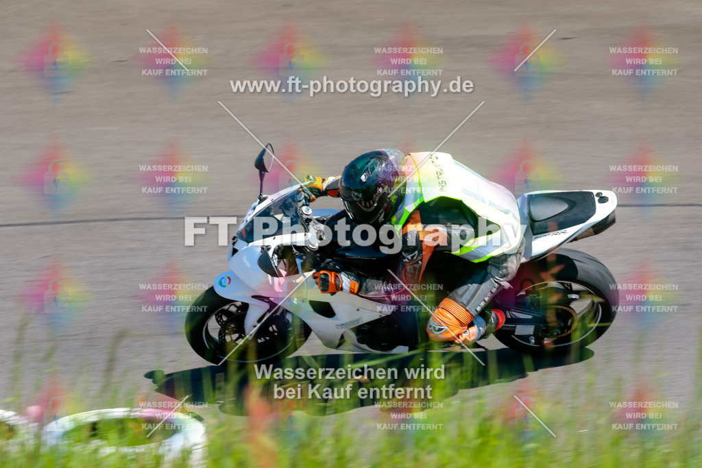 Moto-TeamOBK-22198 | Hier findet Ihr Bilder von Touristenfahrten auf der Nürburgring Nordschleife oder von anderen Veranstaltungen die ich besucht habe. Viel Spass beim Durch Schauen 