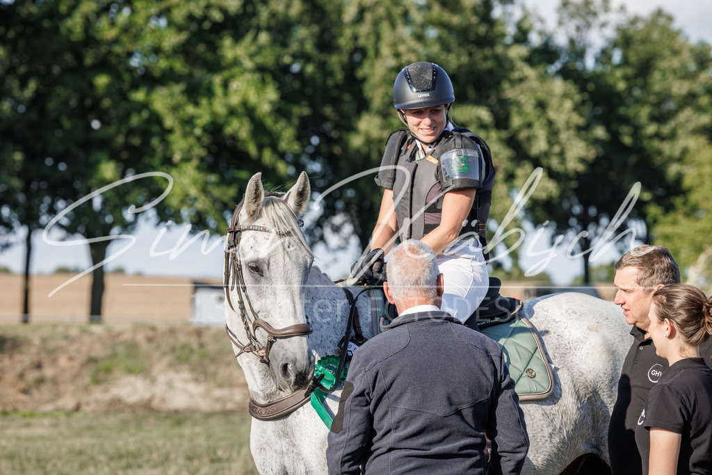20260905-_3LI1053 | Tierfotografie Pferde, Hunde, Katzen, Haustiere.
Turnierfotografie Reitturniere, Reiten, Springreiten, Dressur in Hanau, dem Main-Kinzig-Kreis und dem Rhein-Main- Gebiet um Frankfurt