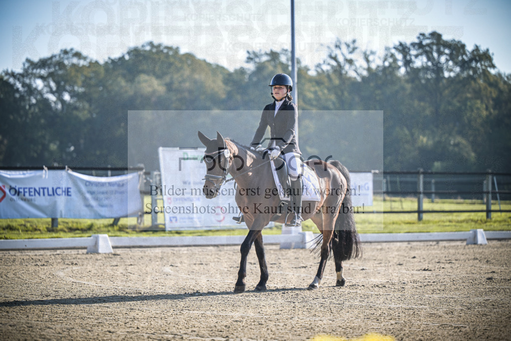 DOS_0742 | Entdecke hochwertige Reitturnierfotos von Foto Oger. Professionell, emotional und authentisch – jetzt Lieblingsmomente im Shop bestellen.Deutschlandweite Turnierfotografie. - Realisiert mit Pictrs.com