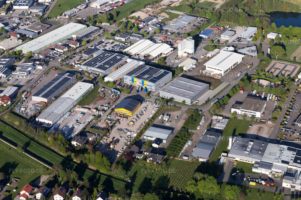 Luftbild: Industriegebiet West im Ortsteil Vimbuch in Bühl im Bundesland Baden-Württemberg in Deutschland. Foto: IMG_099119.jpg vom 23.04.2017 durch Werner Riehm/FLY-FOTO.de