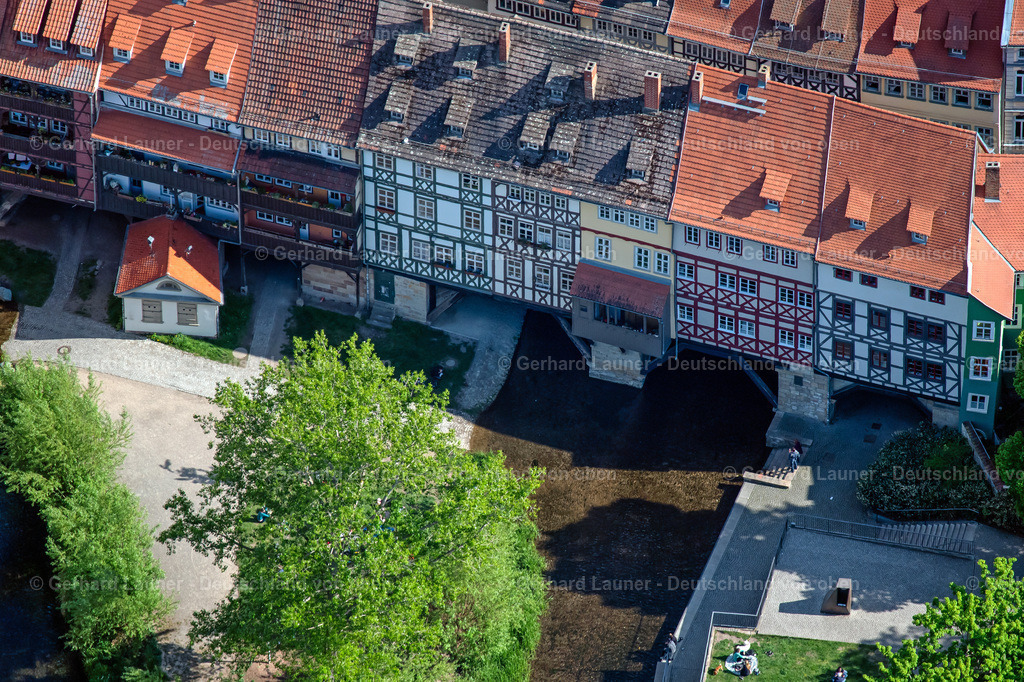 4025676 | ERFURT 06.05.2020 Historische Alte Brücke " Krämerbrücke Erfurt " über die Gera im Ortsteil Altstadt in Erfurt im Bundesland Thüringen, Deutschland. Weiterführende Informationen bei: Krämerbrücke Erfurt,  Landeshauptstadt Erfurt. // Historic Old Bridge " Kraemerbruecke Erfurt " across Gera in the district Altstadt in Erfurt in the state Thuringia, Germany. Further information at: Kraemerbruecke Erfurt,  Landeshauptstadt Erfurt. Foto: Gerhard Launer