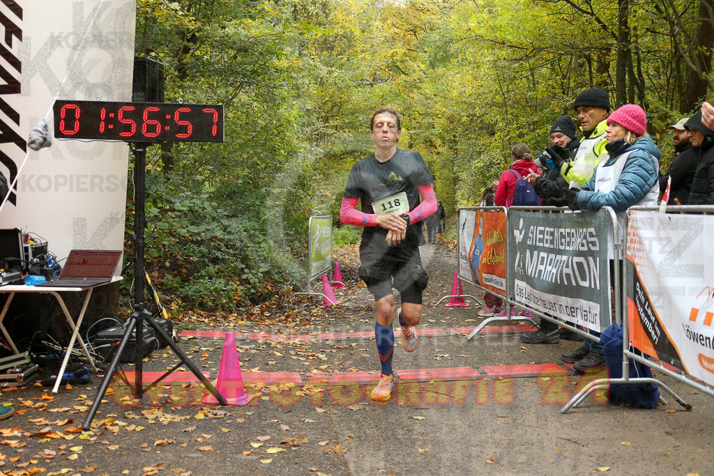 251026_1158_EX1_9807 | Sportfotografie im Rhein-Sieg Kreis, Köln, Bonn, NRW, Rheinland Pfalz, Hessen, etc. Unser Tätigkeitsfeld umfasst den Laufsport vom Volkslauf über den Marathon, Duathlon, Triathon bis zum Ultralauf wie Kölnpfad Ultra oder Schindertrail.