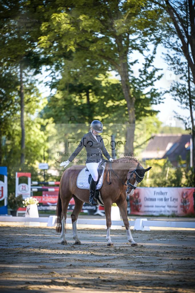 DOS_3805 | Entdecke hochwertige Reitturnierfotos von Foto Oger. Professionell, emotional und authentisch – jetzt Lieblingsmomente im Shop bestellen. - Realisiert mit Pictrs.com