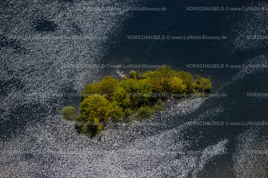 Heimrath240501913Rursee | Luftbild, Rursee Rurtalsperre mit bewaldeter Insel vor der Halbinsel Eschauel, Kajakfahrer in einer Bucht, Nationalpark Eifel, Schmidt, Nideggen, Nordrhein-Westfalen, Deutschland