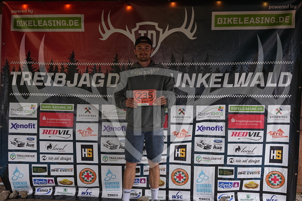 A1_09395 | Fotogalerie der Treibjagd im Dunkelwald - Dein MTB Etappenrennen im Erzgebirge - Realisiert mit Pictrs.com