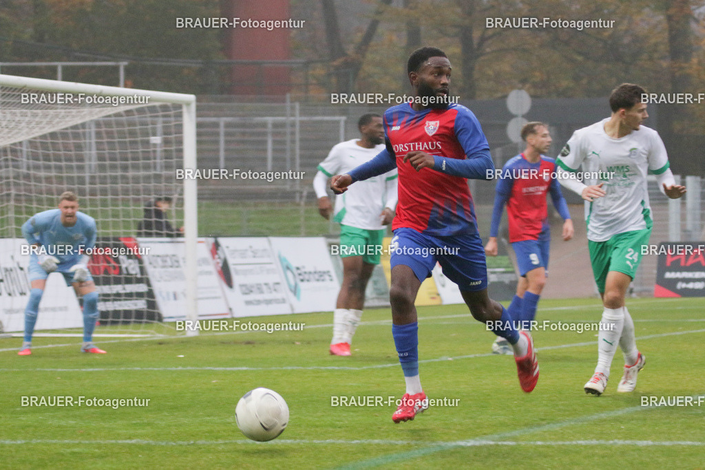 15.11.2025 KFC Uerdingen - SPVG Schonnebeck | Krefeld, Deutschland, 15.11.2025: Ephraim Kalonji (KFC Uerdingen)  in Aktion während des Oberliga Niederrhein Spiels zwischen KFC Uerdingen  - Spvg Essen Schonnebeck am 15.11. 2025 im Krefelder Grotenburg - Stadion in Krefeld, Deutschland. (Foto Ralph Görtz / Brauer-Fotoagentur)