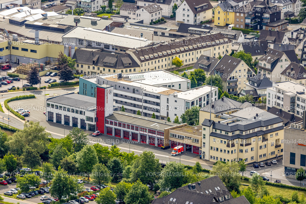 Meschede220600912 | Luftbild, Freiwillige Feuerwehr Meschede und Wohnanlage Rinschen Park, Meschede-Stadt, Meschede, Sauerland, Nordrhein-Westfalen, Deutschland
