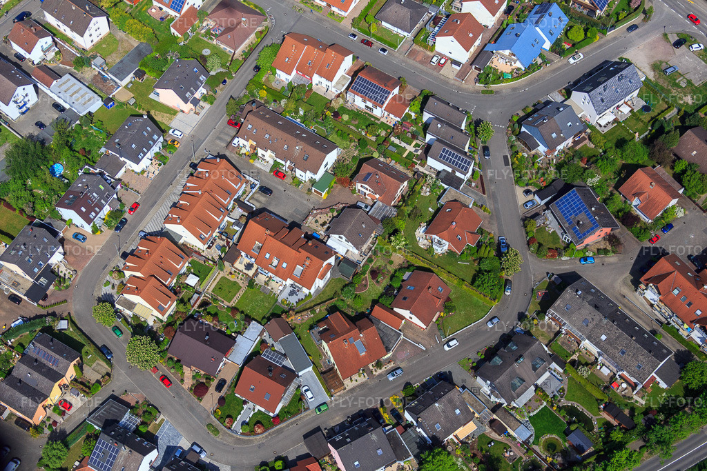 Luftbild: Lindelbrunnstr in Hagenbach im Bundesland Rheinland-Pfalz in Deutschland. Foto: IMG_078448.jpg vom 08.05.2015 durch Werner Riehm/FLY-FOTO.de