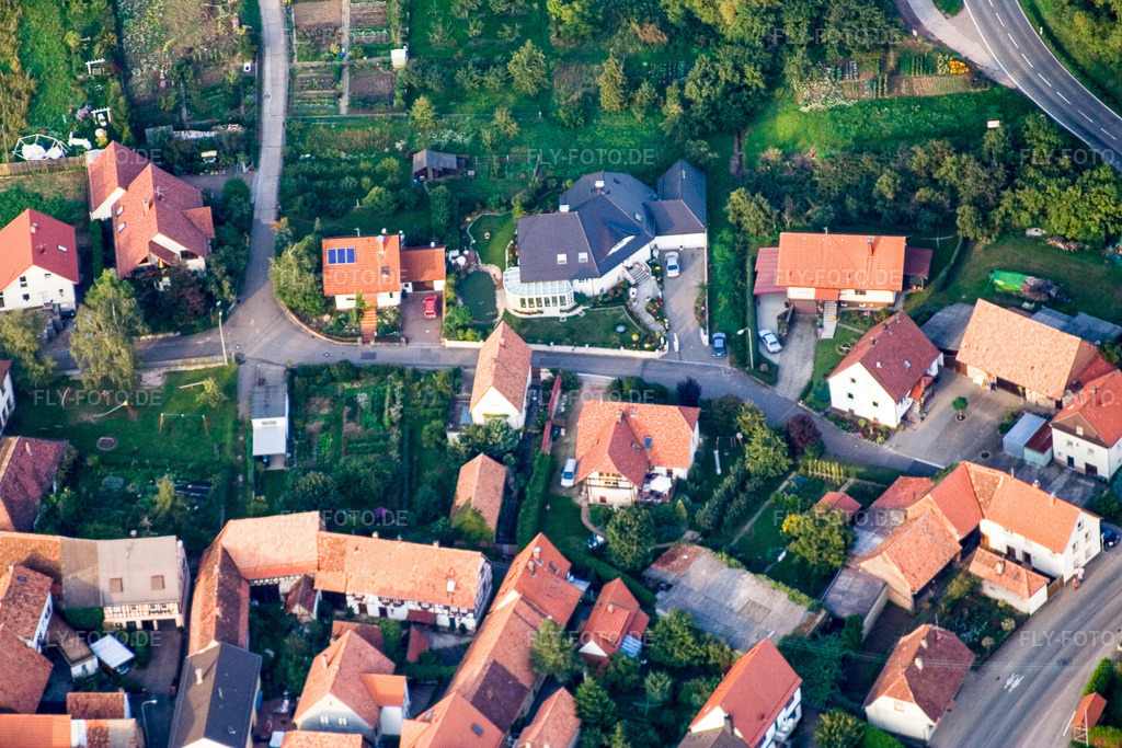 Luftbild: Nordring mit Ferienwohnung Meyer und Grün im Ortsteil Rechtenbach in Schweigen-Rechtenbach im Bundesland Rheinland-Pfalz in Deutschland. Foto: IMG_4183.jpg vom 29.09.2006 durch Werner Riehm/FLY-FOTO.de