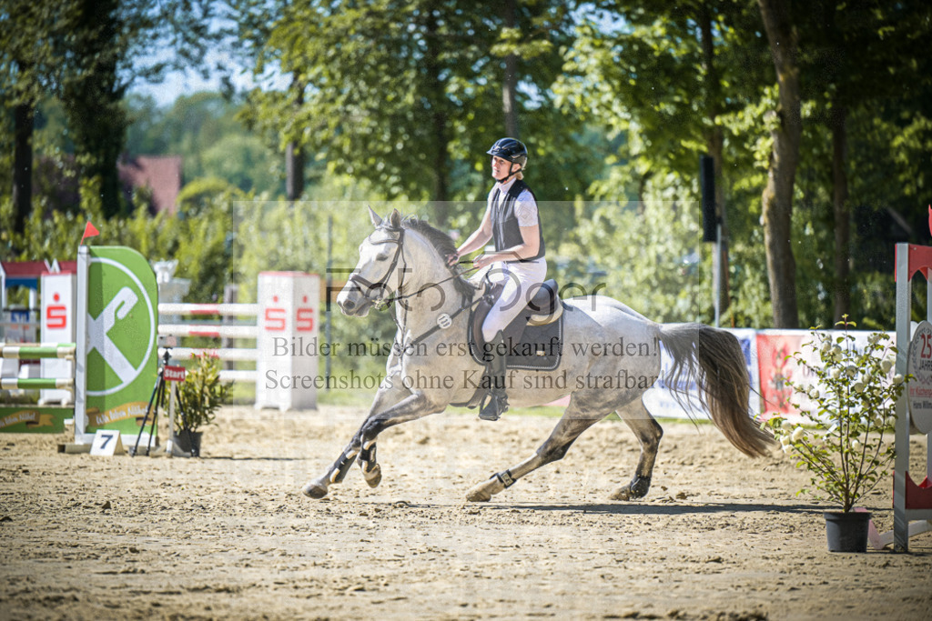 DOS_2337 | Entdecke hochwertige Reitturnierfotos von Foto Oger. Professionell, emotional und authentisch – jetzt Lieblingsmomente im Shop bestellen.Deutschlandweite Turnierfotografie. - Realisiert mit Pictrs.com
