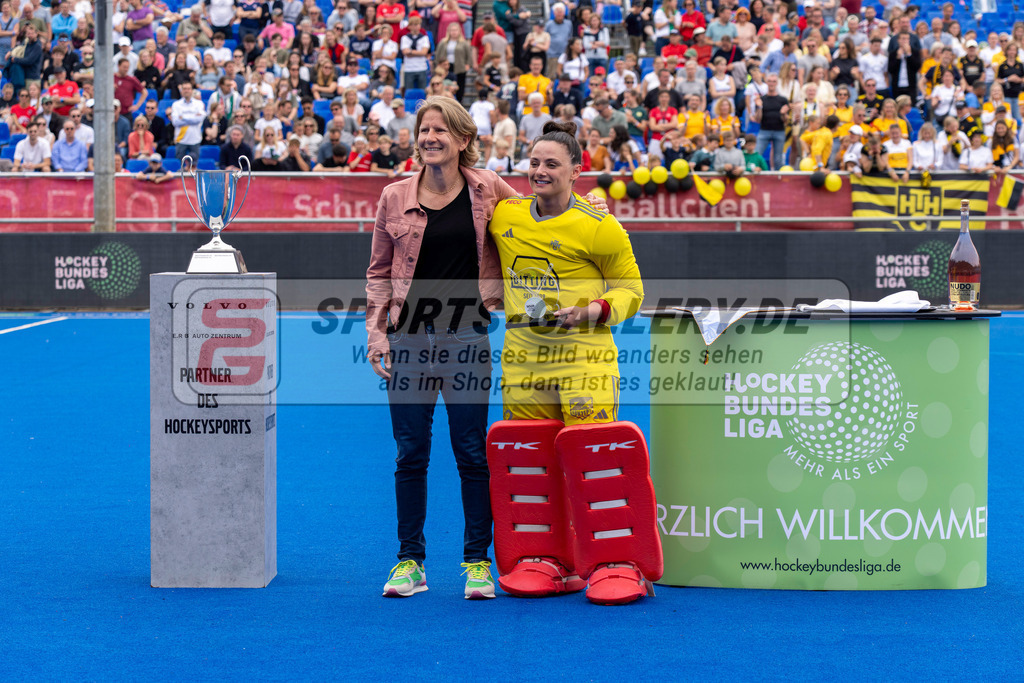 Final4_20250601-1214-HK108379 | Krefeld, Deutschland, 01.06.2025:  Feldhockey Final4 2025 – „Deutsche Feldhockey-Meisterschaften 2025“ Harvestehuder HTC - Düsseldorfer HC (Finale Damen) im Gerd-Wellen-Hockeyanlage am 01.06.2025 in Krefeld, Deutschland. (Foto von Kramhöller/Fehrmann/Kaste)Krefeld, Germany, 01.06.2025: Feldhockey Final4 2025 – „Deutsche Feldhockey-Meisterschaften 2025“ Harvestehuder HTC - Düsseldorfer HC (Finale Damen) in Gerd-Wellen-Hockeyanlage at 01.06.2025 in Krefeld, Deutschland. (Foto from Kramhöller/Fehrmann/Kaste)