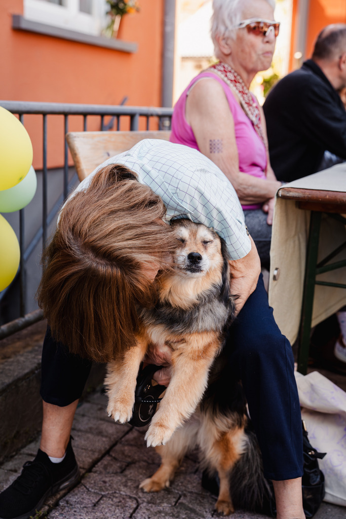 20260426-127 | MuT (Mensch und Tier) mit Mona - Fotografie und Tierkommunikation - Realisiert mit Pictrs.com