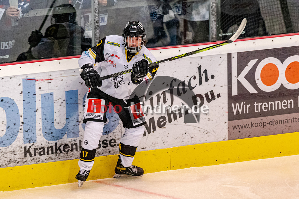 HC Landsberg Riverkings vs EA Schongau Mammuts | Eishockey Bayernliga 2023/2024, HC Landsberg Riverkings vs EA Schongau Mammuts,
Stefan Saal (Mammuts 17) in Aktion,
2023-11-10 in Landsberg (Eisstadion)
17 Stefan SAAL (Mammuts 17)
Copyright: WolfgangxLindner foto-lindner.de