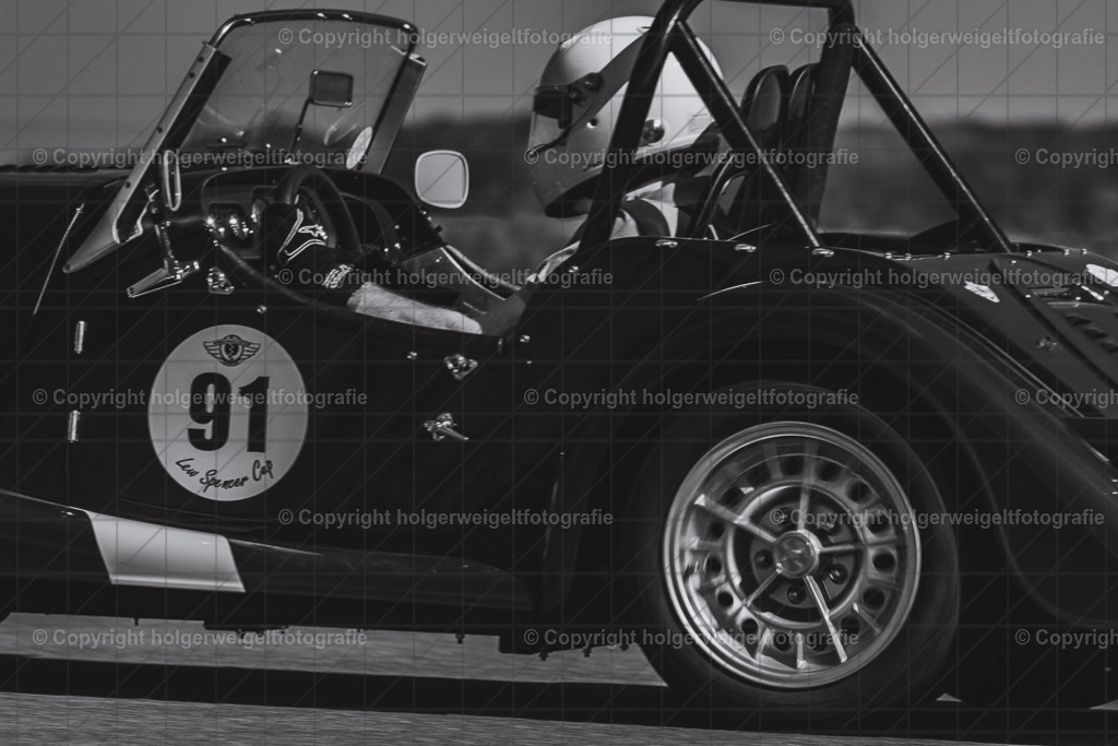 Morgan +4CS | Foto vom 3. Classic Motor Weekend 18. - 20. August 2023 auf dem Flugplatz in Obermehler - Realisiert mit Pictrs.com