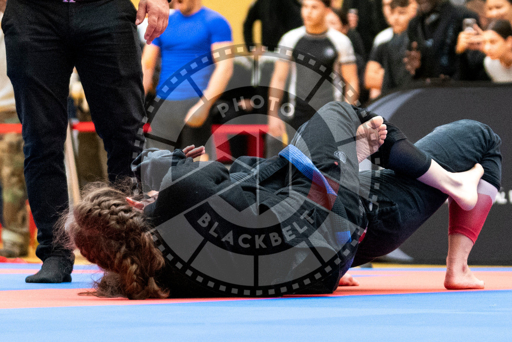 20231118PBB12248 | Fighters compete during the AJP Tour 600 Frankfurt Championship in Frankfurt/Main, Germany, on November 18, 2023.