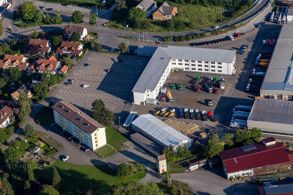 Luftbild: Fabrikgelände der Liebherr-Mischtechnik GmbH im Ortsteil Kürnbach in Bad Schussenried im Bundesland Baden-Württemberg in Deutschland. Foto: IMG_128854.jpg vom 03.09.2021 durch Werner Riehm/FLY-FOTO.de