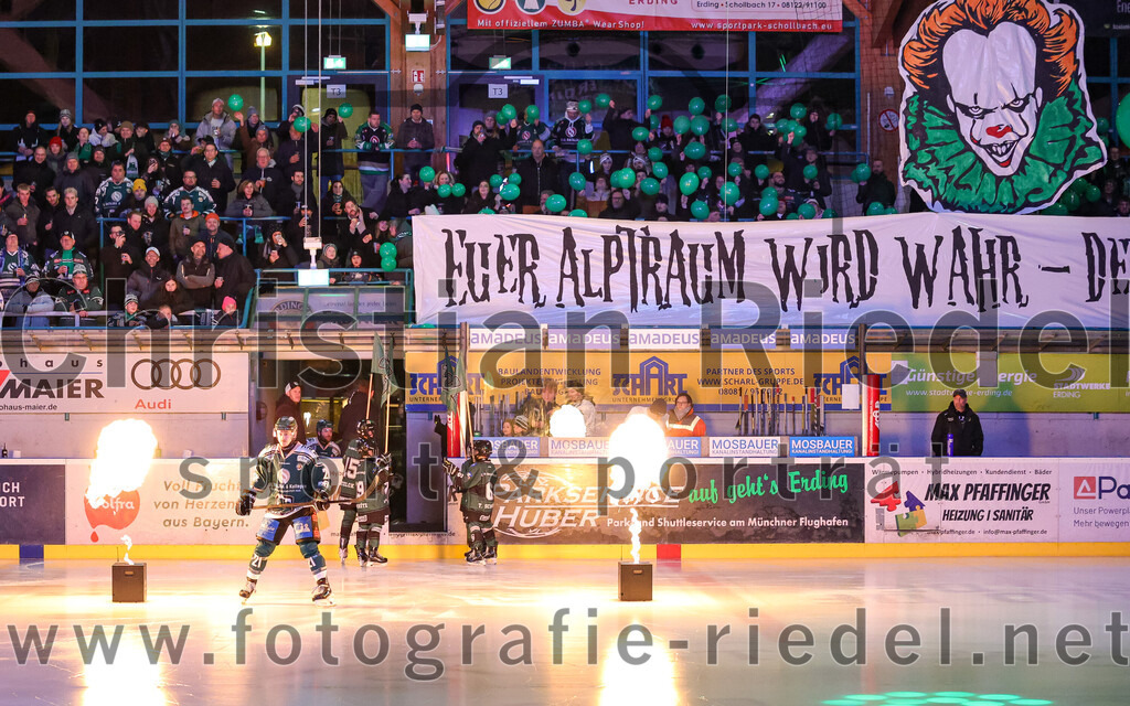 2025-12-19_008_TSV_Erding_gegen_Toelzer_Loewen | Erding, Deutschland, 19.12.2025:Eishockey, Oberliga Süd 2025 / 2026, 27. Spieltag, TSV Erding gegen Tölzer Löwen, Endergebnis: 2:5Erik Modlmayr (Erding Gladiators, #21)Foto: Christian Riedel / fotografie-riedel.net