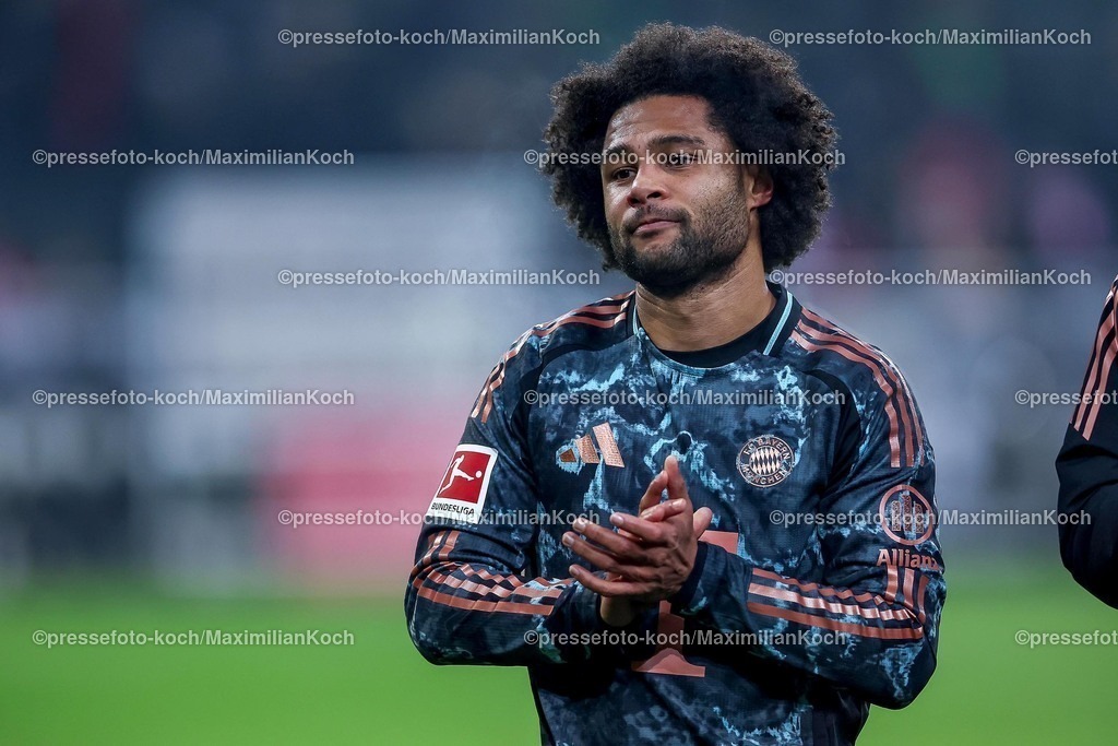 BMG11012502319 | 11.01.2025, Fußball, Borussia Mönchengladbach - FC Bayern München, 1. Fußball Bundesliga, Borussia-Park, Saison 2024 2025: Serge Gnabry (Bayern #7)DFB regulations prohibit any use of photographs as image sequences and or quasi-video.