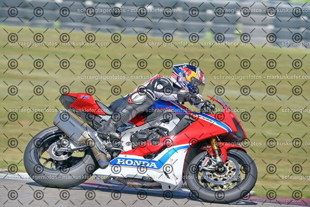 26BT02-0697 | markuskiefer.com - Realisiert mit Pictrs.com