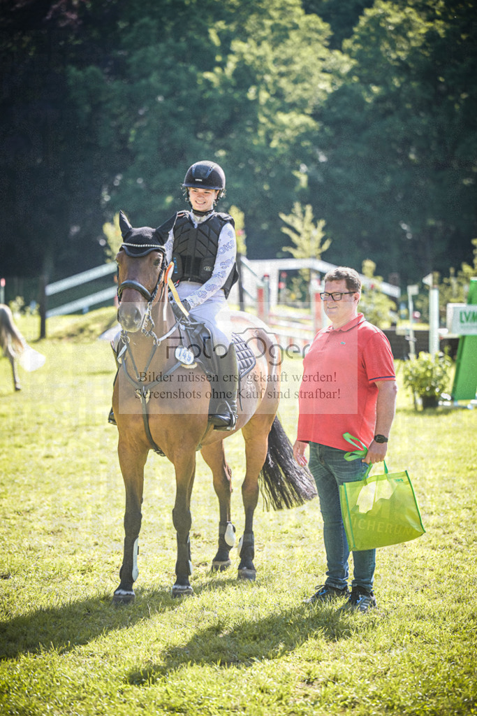 DOS_1450 | Entdecke hochwertige Reitturnierfotos von Foto Oger. Professionell, emotional und authentisch – jetzt Lieblingsmomente im Shop bestellen.Deutschlandweite Turnierfotografie. - Realisiert mit Pictrs.com