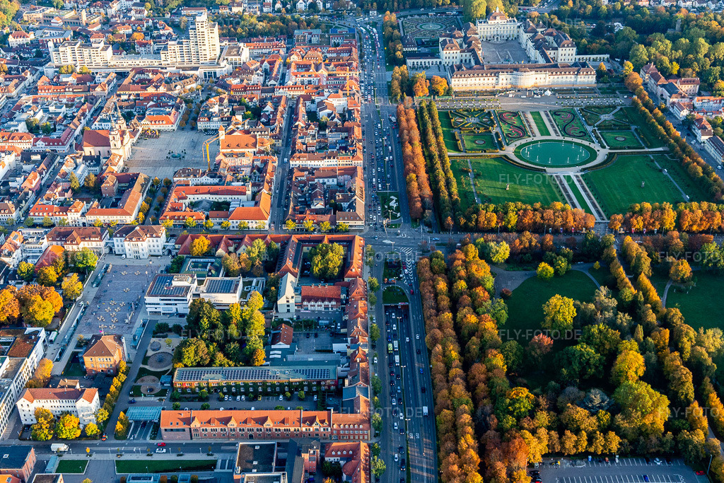 Luftbild: Stadtansicht des Innenstadtbereiches Stuttgarter / Schorndorfer Straße und Schloßpark in Ludwigsburg im Bundesland Baden-Württemberg in Deutschland. Foto: IMG_119052.jpg vom 14.10.2019 durch Werner Riehm/FLY-FOTO.de