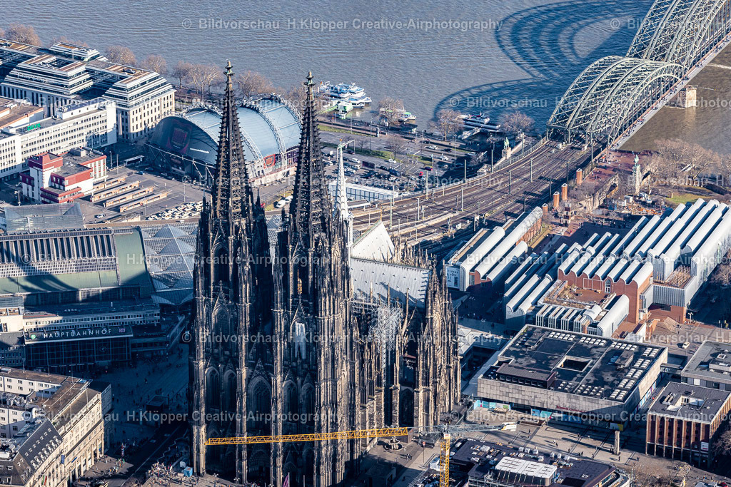 Luftbilder Köln-6841 | Luftbildfotografie Luftbild Kirchengebäude " Kölner Dom " im Altstadt- Zentrum im Ortsteil Innenstadt in Köln - Realisiert mit Pictrs.com