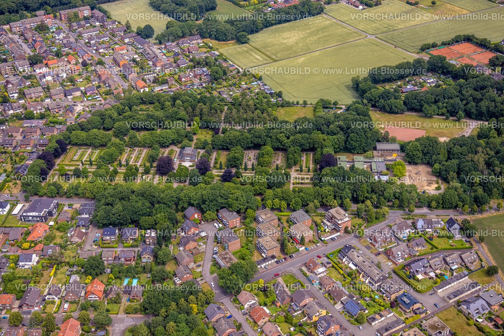 Dorsten220604638 | Luftbild, Kommunalfriedhof Glück-Auf-Straße, Hervest, Dorsten, Ruhrgebiet, Nordrhein-Westfalen, Deutschland