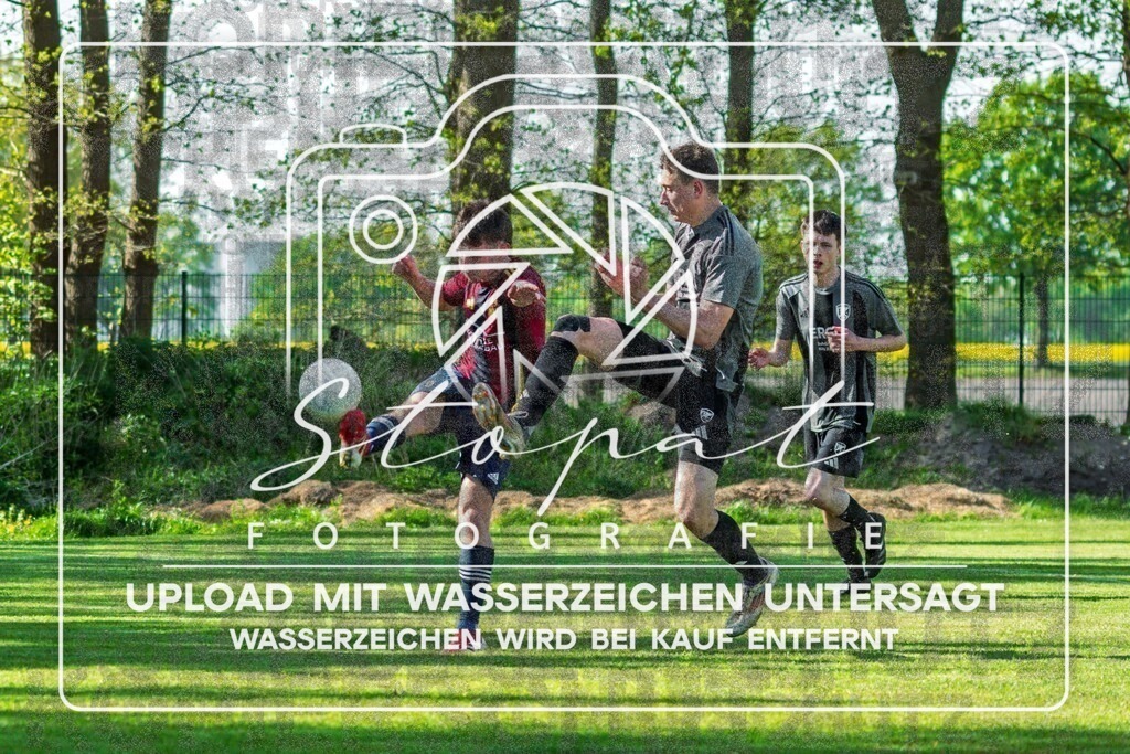 Kreisliga Herren HK - SG Nordheide vs. FG Fulde-Stellichte | Max Henry Grenke (#09 SG Nordheide), Simon Twiefel (#08 FG Fulde-Stellichte); Kreisliga Herren HK - SG Nordheide vs. FG Fulde-Stellichte am 03.05.2026 in Sportplatz, Kirchboitzen - Realisiert mit Pictrs.com