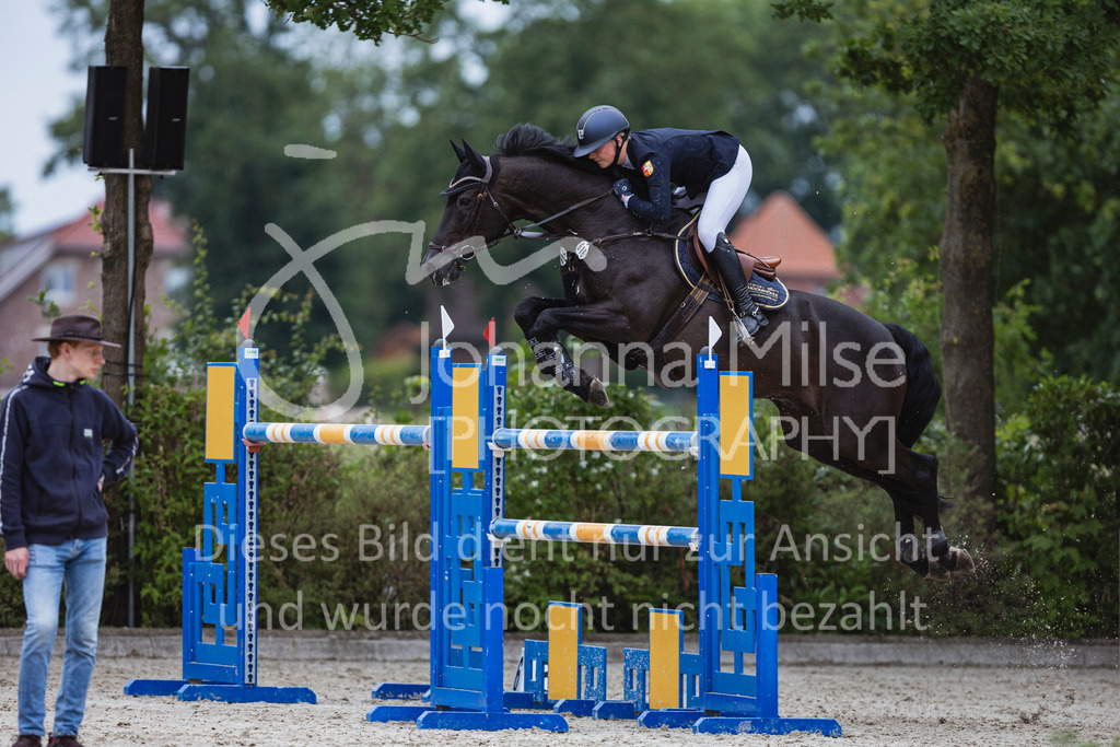 240614_Lemwerder_S1-Springen-562 | Deine schönsten Turniermomente als professionelle Fotos! Entdecke hochwertige Pferdesport-Fotografie im Online-Shop. Jetzt Fotos finden & bestellen!