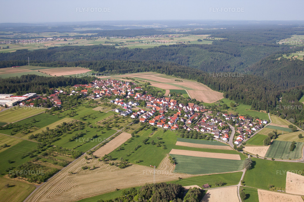 Luftbild: Dorf - Ansicht im Ortsteil Holzbronn in Calw im Bundesland Baden-Württemberg in Deutschland. Foto: IMG_67771.jpg vom 09.06.2014 durch Werner Riehm/FLY-FOTO.de