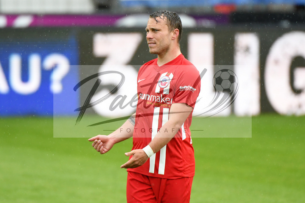 SVMFCH20200606_0026 | Fussball, Herren: Nico Granatowski (FC Hansa Rostock) gestikuliert bei dem Spiel der 3. Liga zwischen SV Meppen und FC Hansa Rostock in der Haensch-Arena am 06.06.2020 in Meppen, Deutschland.DFB / DFL REGULATIONS PROHIBIT ANY USE OF PHOTOGRAPHS AS IMAGE SEQUENCES AND/OR QUASI-VIDEO. - Realisiert mit Pictrs.com