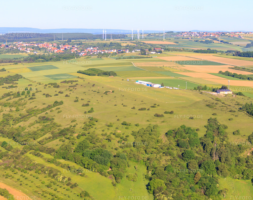 Luftbild: Flugplatz Hölleberg (EDVL) im Ortsteil Langenthal in Trendelburg im Bundesland Hessen in Deutschland.Foto: IMG_65640.jpg vom 25.05.2014 durch Werner Riehm/FLY-FOTO.deAuflösung des Originals: 3995 x 3168 pxEDVL - Flugplatz Hölleberg