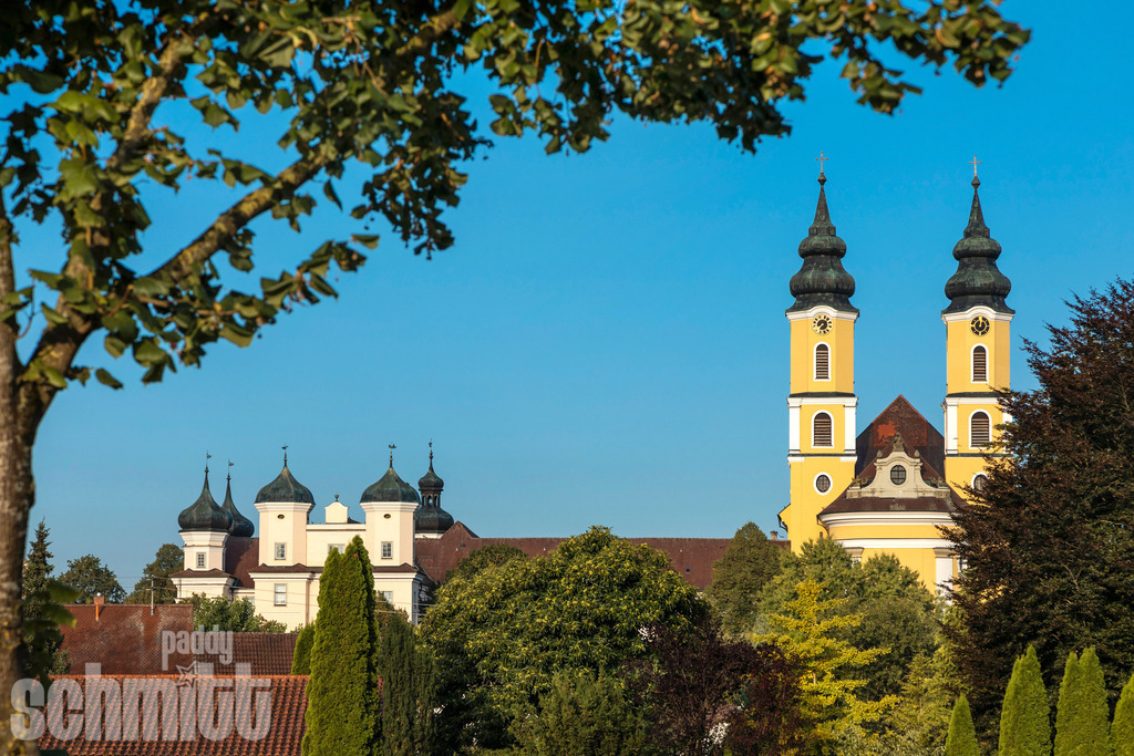 PS-RotanderRot-2026-01 | Entdecke die größte Bildgalerie der Region mit Fotografien aus dem Allgäu, der Bodenseeregion, Oberschwaben, dem Donautal und der Schwäbischen Alb. Landschaften, Luftaufnahmen und Reisefotografie als Wandbild und Fotokunst. - Realisiert mit Pictrs.com