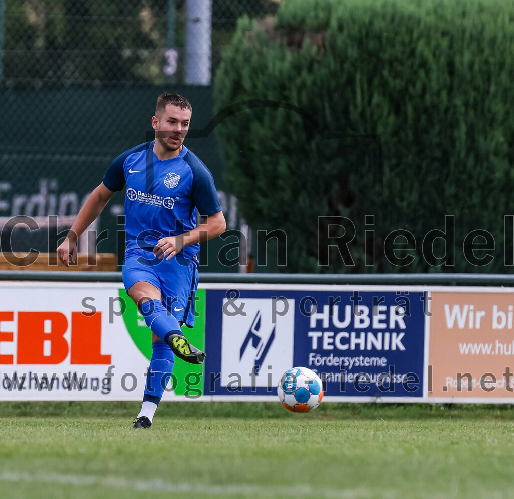 2023-07-22_008_FC_Langengeisling_gegen_VfB_Eichstaett_II | Erding, Deutschland, 22.07.2023:
Fußball, Bezirksliga Oberbayern Ost 2023 / 2024, Testspiel, FC Langengeisling gegen VfB Eichstätt II, Endergebnis: 3:2

David Riederle (FC Langengeisling, #14)

Foto: Christian Riedel / fotografie-riedel.net