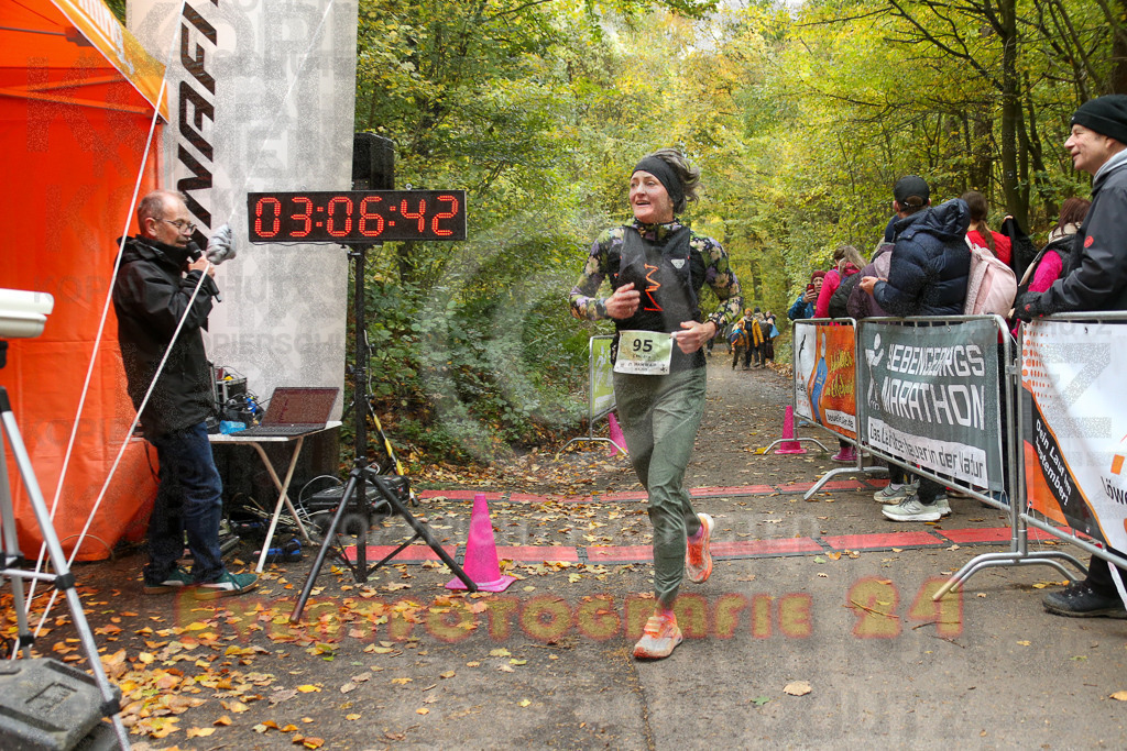 251026_1308_EX1_2613 | Sportfotografie im Rhein-Sieg Kreis, Köln, Bonn, NRW, Rheinland Pfalz, Hessen, etc. Unser Tätigkeitsfeld umfasst den Laufsport vom Volkslauf über den Marathon, Duathlon, Triathon bis zum Ultralauf wie Kölnpfad Ultra oder Schindertrail.